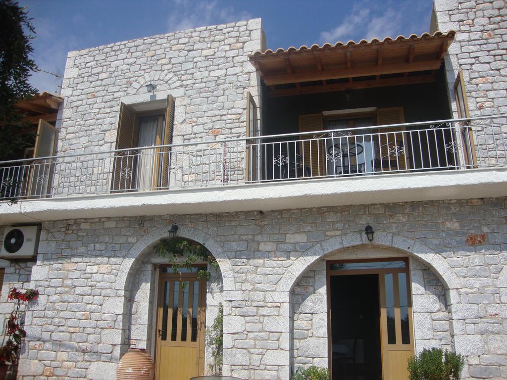 Kafiona Guesthouse Pyrgos Dirou Екстер'єр фото