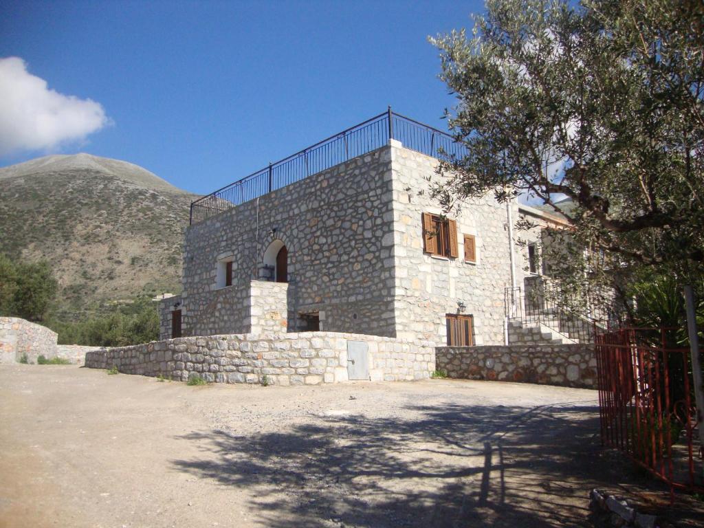 Kafiona Guesthouse Pyrgos Dirou Екстер'єр фото